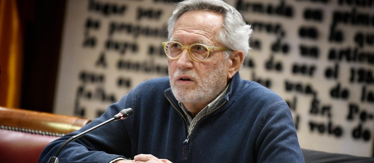 El fundador y exdirector del Euskobarómetro, Francisco José Llera durante su comparecencia en el Senado