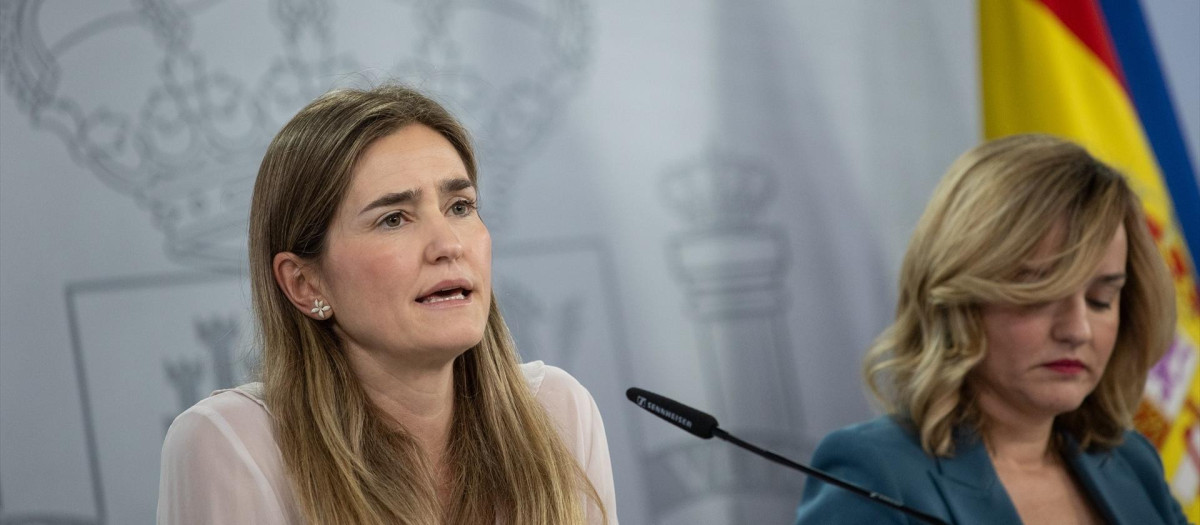 (Foto de ARCHIVO)
La vicepresidenta tercera y ministra para la Transición Ecológica y el Reto Demográfico, Sara Aagesen (i) y la ministra Portavoz, de Educación, Formación Profesional y Universidades, Pilar Alegría (d), durante la rueda de prensa tras el Consejo de Ministros, en el Palacio de la Moncloa, a 11 de febrero de 2025, en Madrid (España). El Consejo de Ministros aprueba hoy la subida del salario mínimo interprofesional (SMI) en un 4,4% para 2025, hasta los 1.184 euros mensuales por catorce pagas, 50 euros más que la cuantía fijada para 2024. De esta manera, el nuevo SMI quedará fijado en 16.576 euros brutos al año y en 39,47 euros brutos al día, con carácter general. El Consejo también ha aprobado la reforma de las leyes de dependencia y discapacidad.

Alejandro Martínez Vélez / Europa Press
11 FEBRERO 2025;CONSEJO DE MINISTROS;GOBIERNO;SALARIO MINIMO;DISCAPACIDAD
11/2/2025