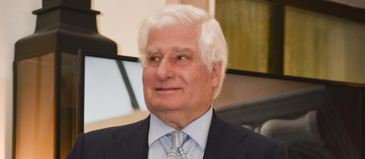 Carlos Fitz-James Stuart  recibe un premio en Sevilla