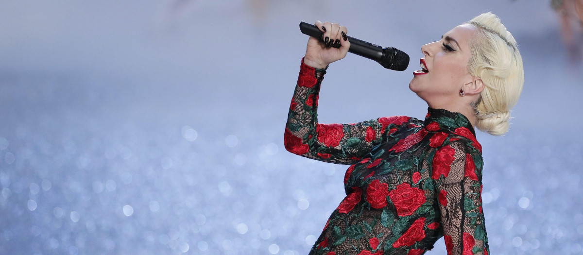 MADRID, 21/03/2025.- Lady Gaga luce un diseño de la firma española YolanCris durante el desfile de Victoria's Secret el 30 de noviembre de 2016, en el Gran Palacio de París (Francia). EFE/IAN LANGSDON