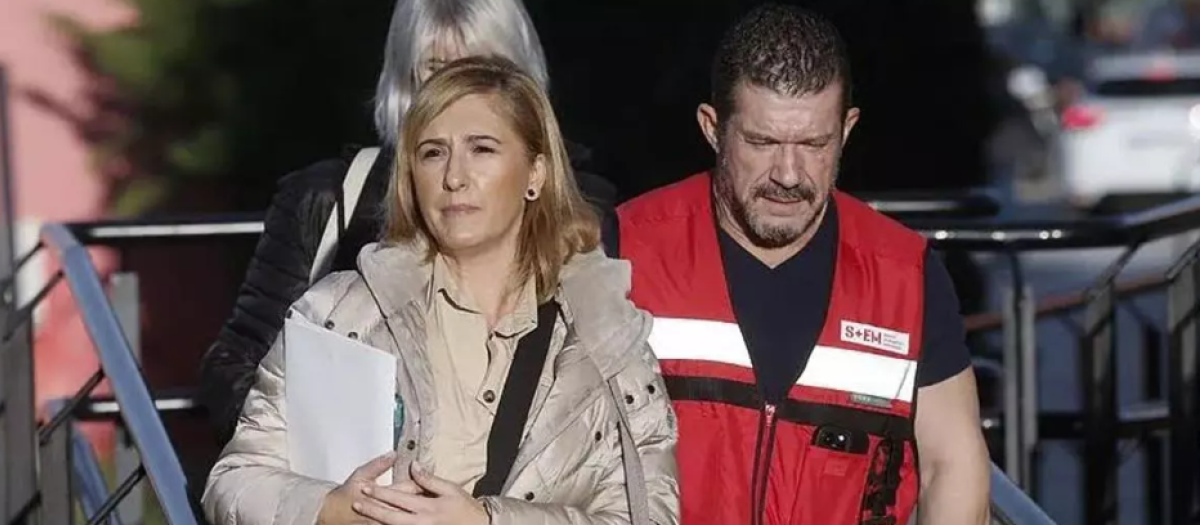 La exconsejera Salomé Pradas, junto a Emilio Argüeso en el Cecopi