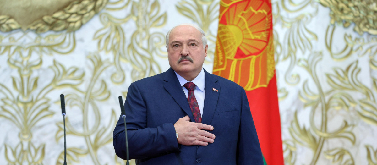 El presidente bielorruso, Alexander Lukashenko, asiste a su ceremonia de investidura en Minsk
