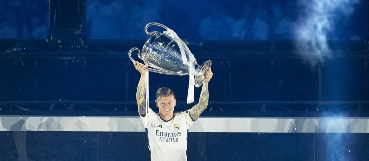 Toni Kroos con la Decimoquinta Champions del Real Madrid