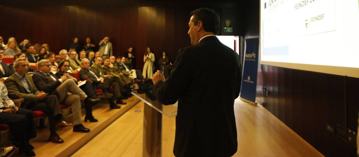 El alcalde de Córdoba, en la jornada informativa sobre Feindef