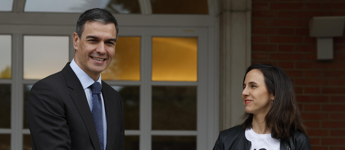 El presidente del Gobierno, Pedro Sánchez recibe a la secretaria general de Podemos, Ione Belarra, en la Moncloa