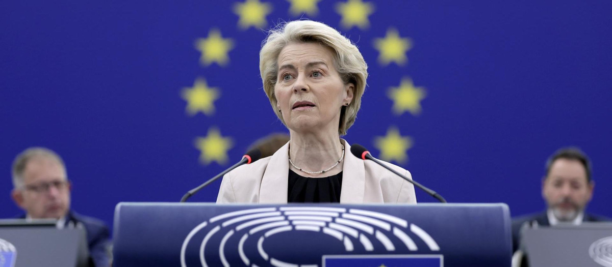 Strasbourg (France), 01/04/2025.- European Commission President Ursula von der Leyen speaks during a debate on 'Conclusions of the European Council meeting of 20 March 2025' at the European Parliament in Strasbourg, France, 01 April 2025. The EU Parliament's session runs from 31 March to 03 April 2025. (Francia, Estrasburgo) EFE/EPA/RONALD WITTEK