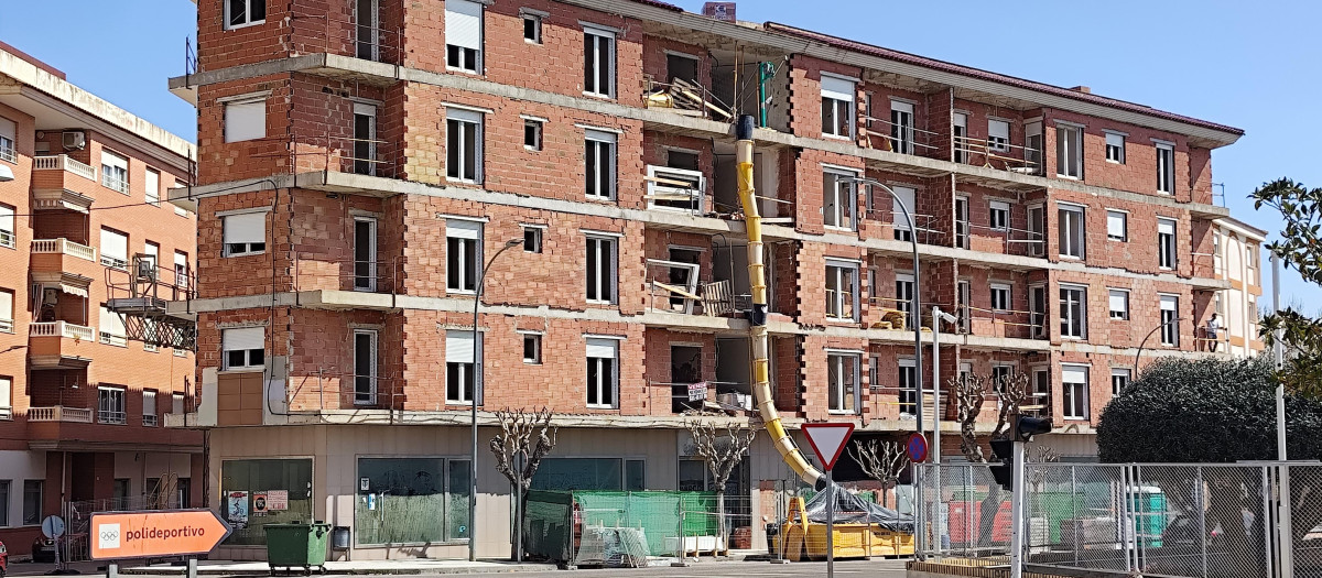 Edificio en obras en Castalla (Alicante)