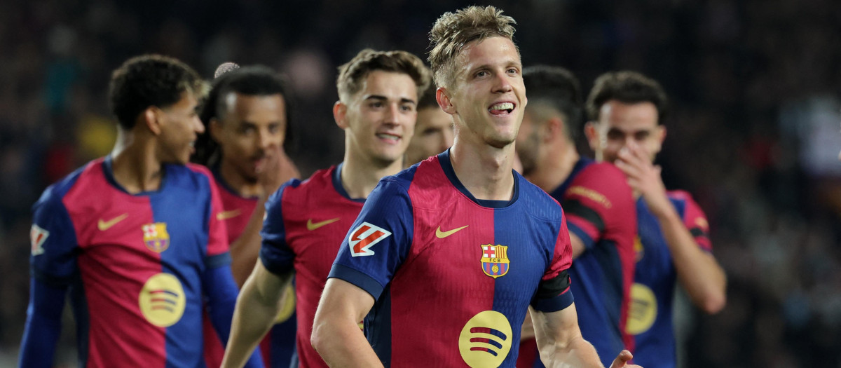 Dani Olmo celebrando un gol con el Barcelona esta temporada