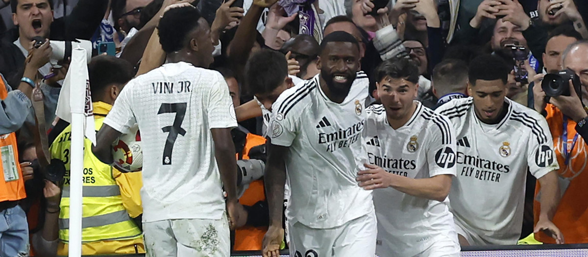 Los jugadores del Real Madrid festejan el pase a la final de la Copa del Rey