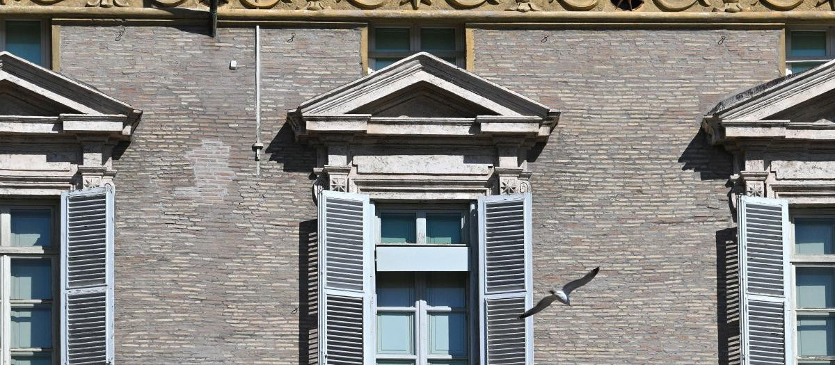 Ventana del Palacio Apostólico que da a la Plaza de San Pedro