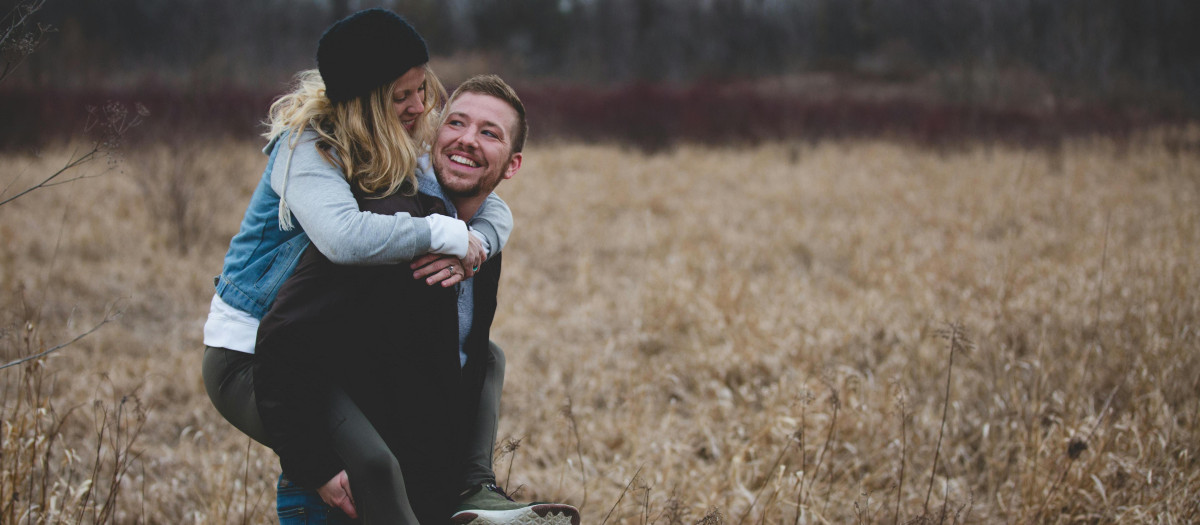 Una pareja de novios