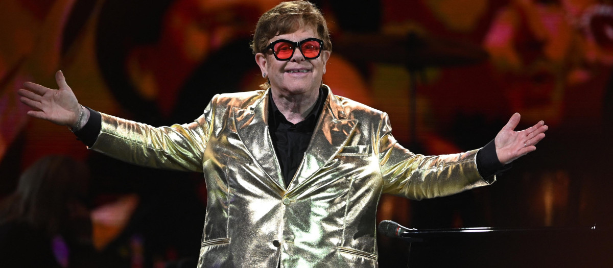 Elton John en una imagen de archivo antes de comenzar a perder la vista