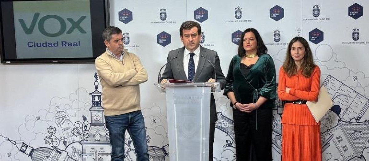 Concejales de Vox en Ciudad Real.
REMITIDA / HANDOUT por VOX
Fotografía remitida a medios de comunicación exclusivamente para ilustrar la noticia a la que hace referencia la imagen, y citando la procedencia de la imagen en la firma
06/4/2025
