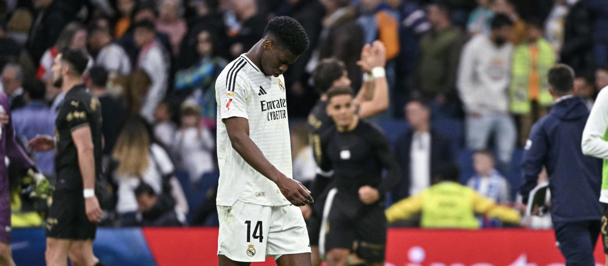 Tchouaméni abandona cabizbajo el Bernabéu tras perder frente al Valencia