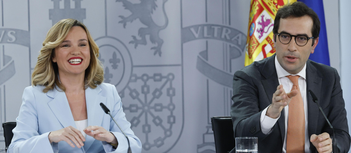 Los ministros Pilar Alegría y Carlos Cuerpo, este martes en la Moncloa