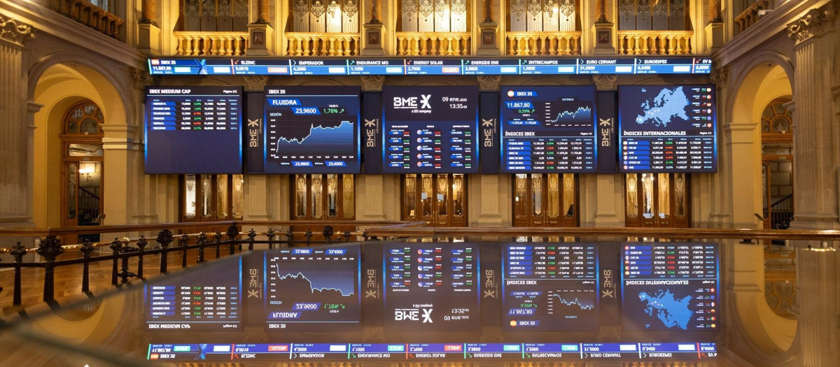 Paneles del Ibex, en la Bolsa de Madrid.