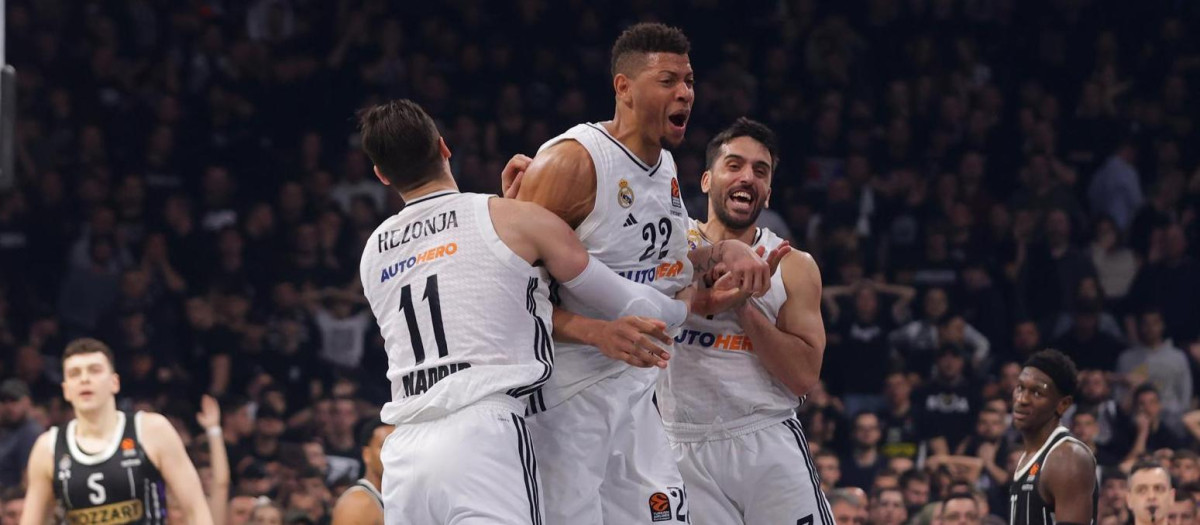 Tavares, Hezonja y Campazzo celebran la victoria contra el Partizan