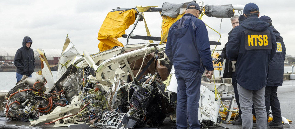 Restos del helicóptero del accidente de Nueva York extraídos del río Hudson