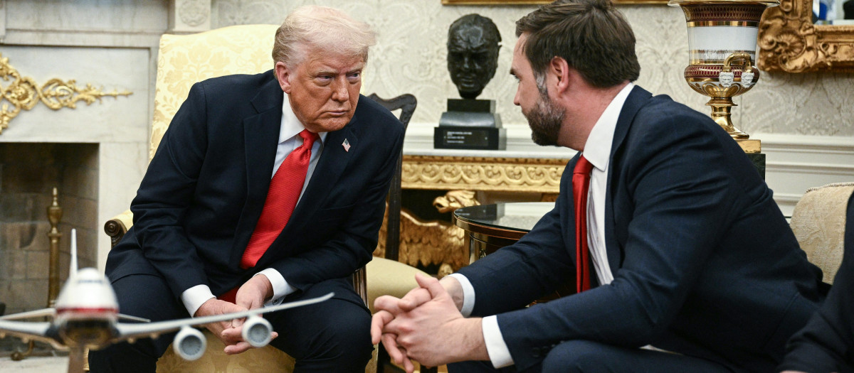 Trump y Vance durante la reunión con Bukele