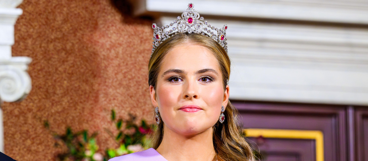 Princess Amalia at the state banquet in Amsterdam on ocassion the state visit of the SultanofOman to the Netherlands.