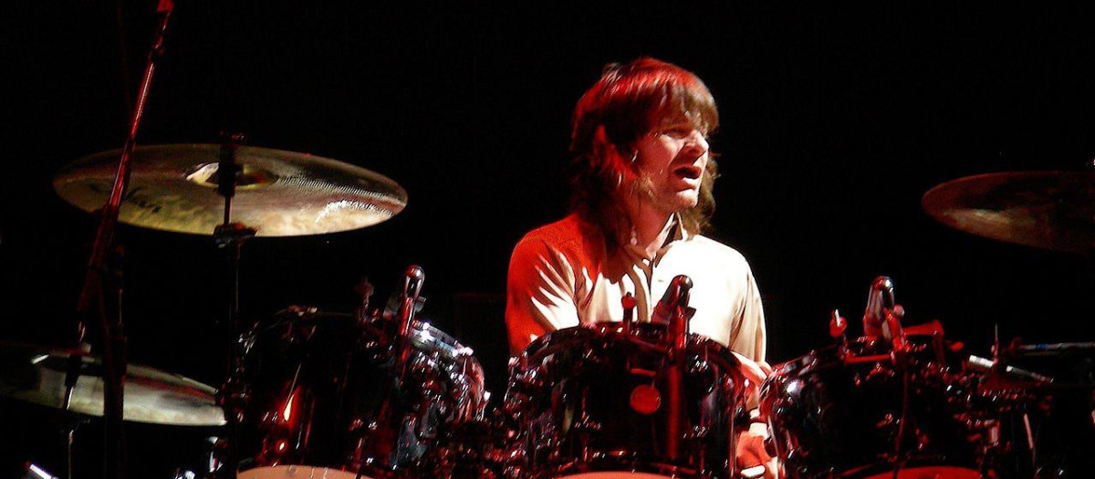 Zak Starkey a la batería con The Who