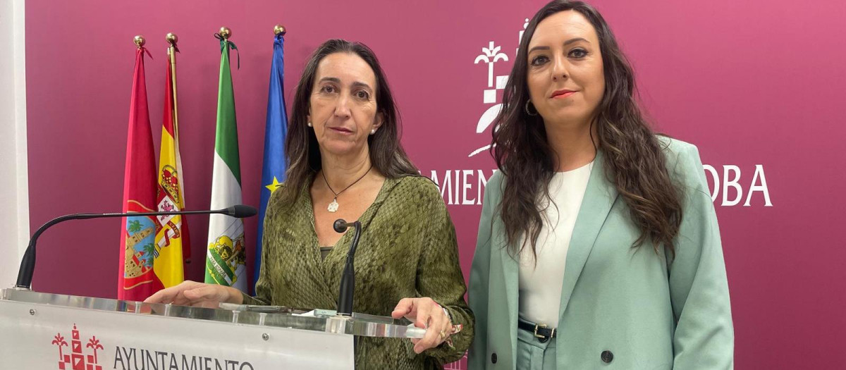 La portavoz de Vox en el Ayuntamiento, Paula Badanelli, a la izquierda
