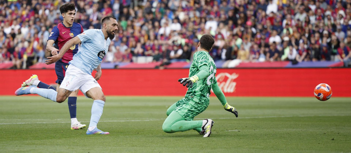 Borja Iglesias en el partido que enfrentaba al Barça y al Celta de Vigo