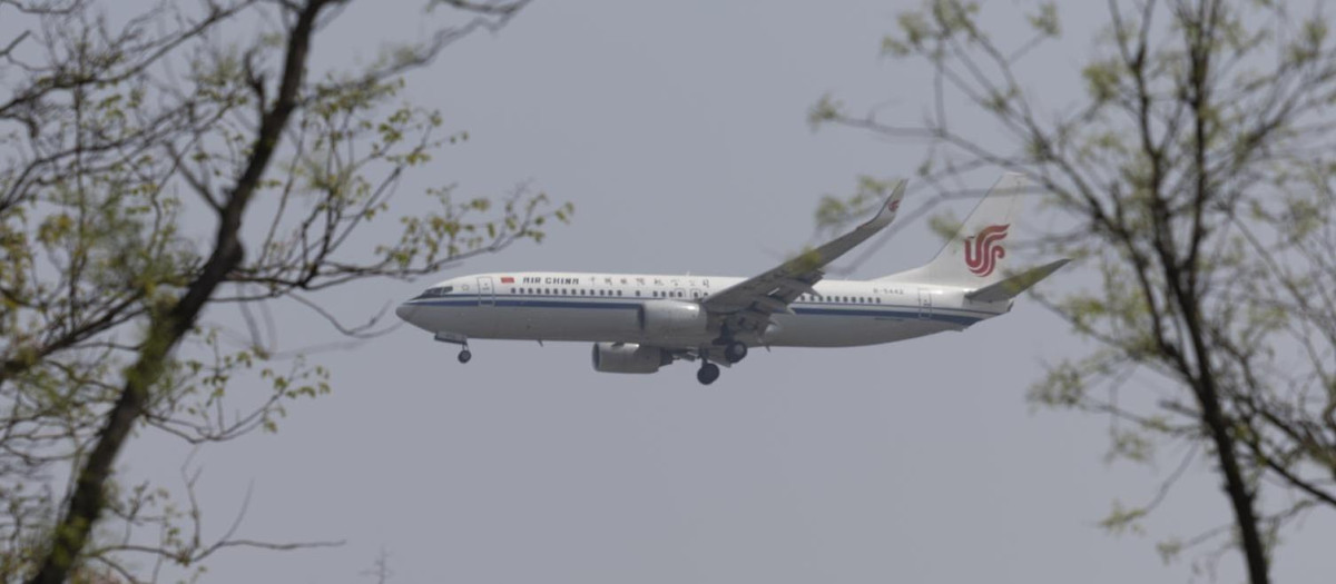 Un avión de Boeing sobrevuela Pekín