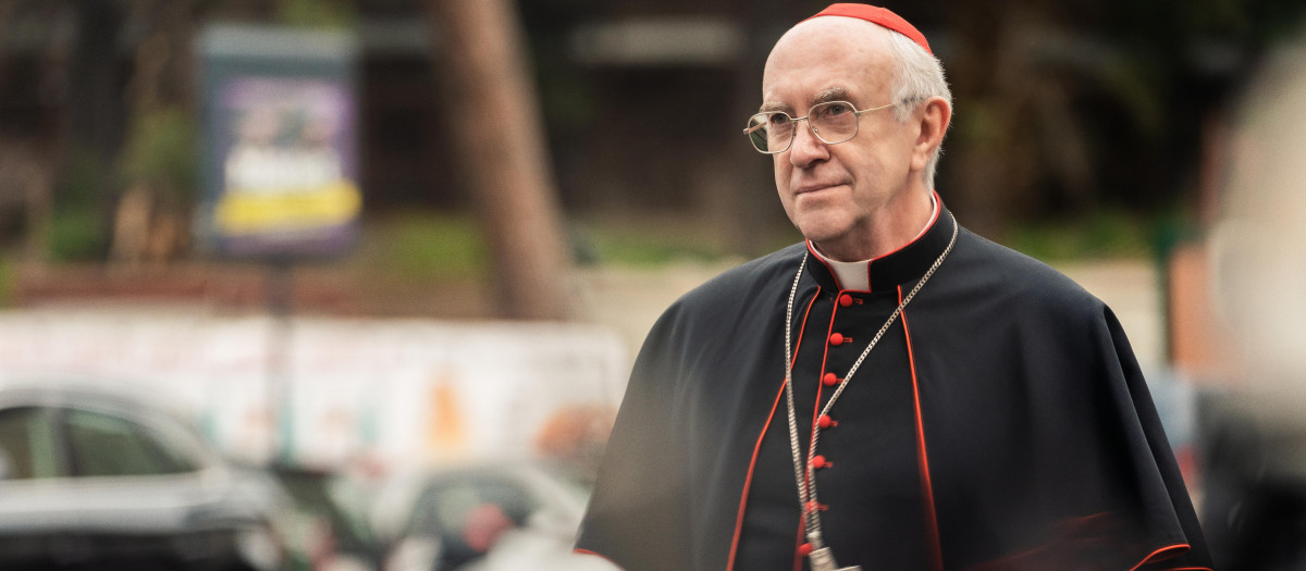 Jonathan Pryce interpretó al cardenal Jorge Mario Bergoglio en Los dos Papas