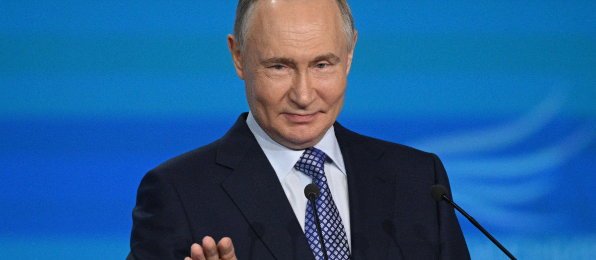 El presidente ruso, Vladimir Putin, asiste a una ceremonia de entrega de premios en Moscú