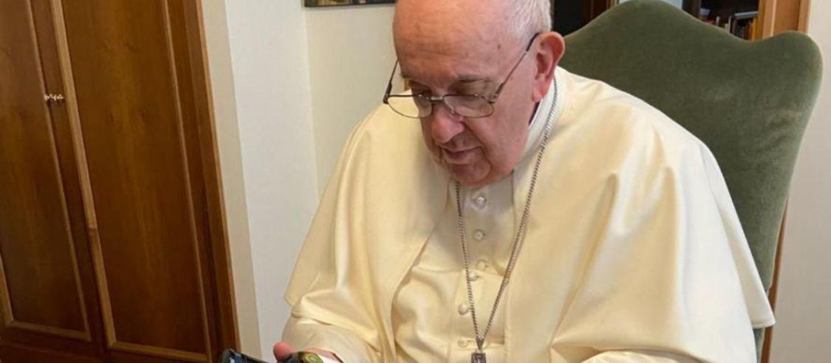 PAPA FRANCISCO ACEITE OLIVA CORDOBA FINCA DUERNAS LUQUE