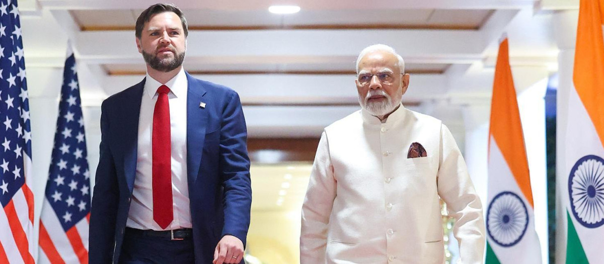 J.D. Vance vicepresidente de EE.UU. junto al primer ministro de India Nerendra Modi en Nueva Delhi