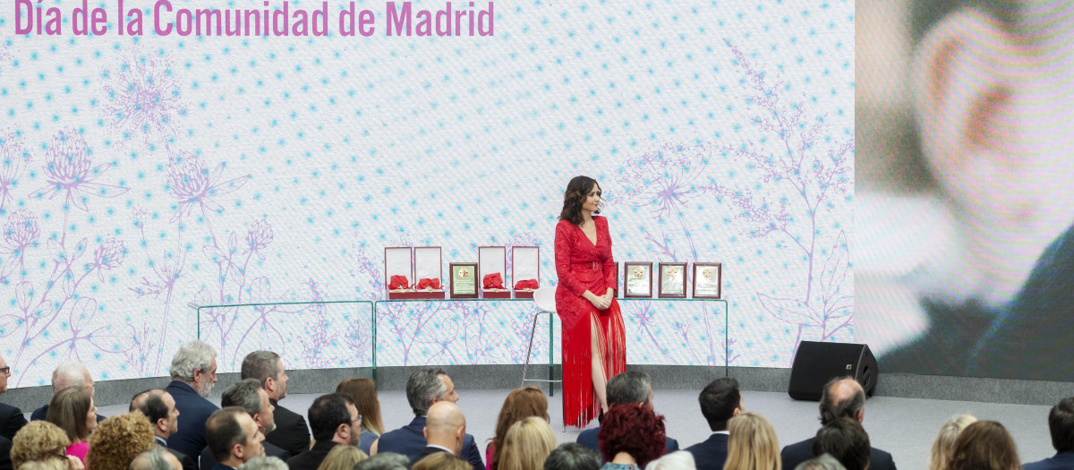 La presidenta de la Comunidad de Madrid, Isabel Díaz Ayuso, durante la entrega de Grandes Cruces de la Orden del Dos de Mayo, en la Real Casa de Correos, a 2 de mayo de 2024