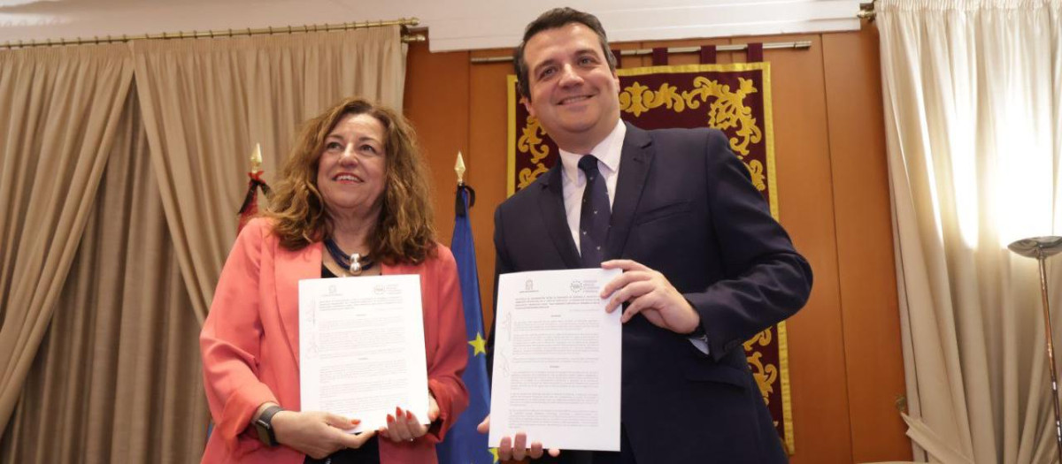 La Consejera de Educación, Carmen Castillo, y el alcalde de Córdoba, José María Bellido