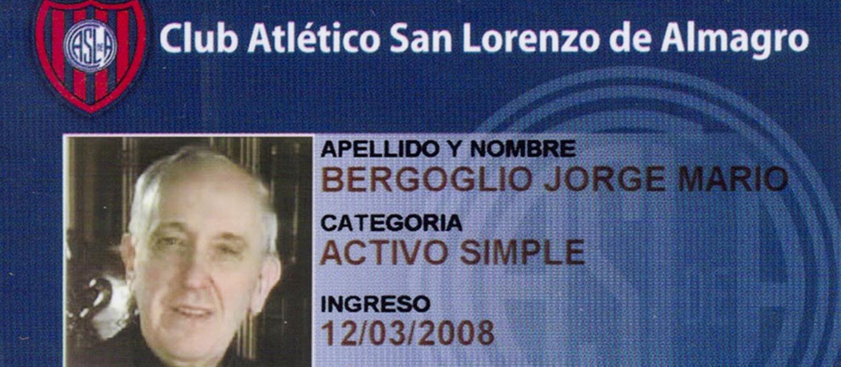 Pope Francisco with San Lorenzo de Almagro support
circa 2020