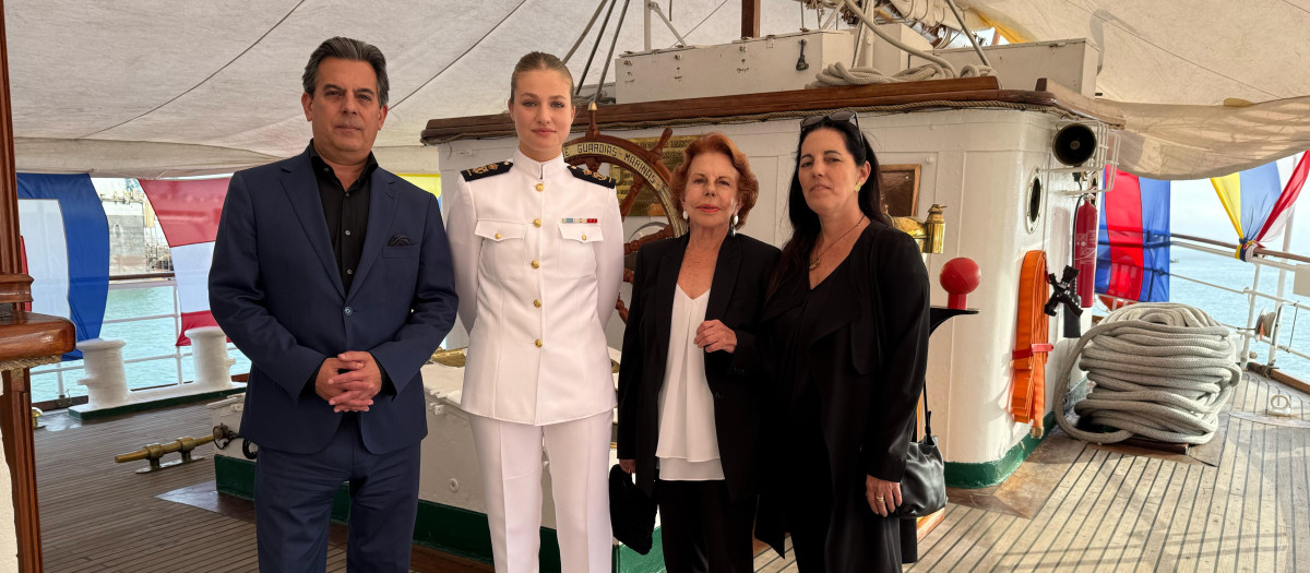 La Princesa de Asturias con Patricia Llosa y los hijos de Mario Vargas Llosa, Gonzalo y Morgana, en el Ecano