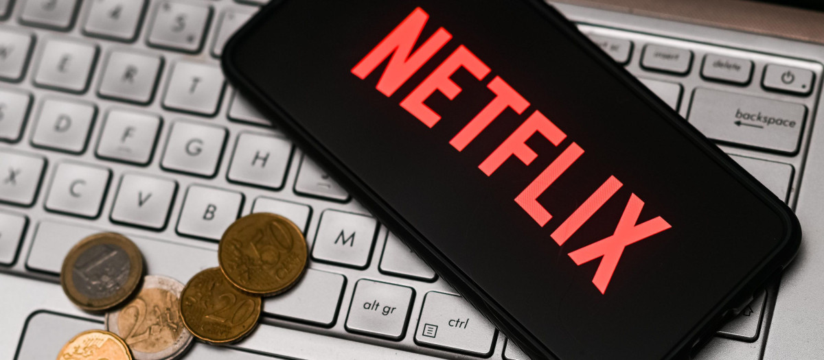 In this photo illustration a Netflix logo seen displayed on a smartphone.
Logos displayed on smartphones in Poland - 02 Dec 2022