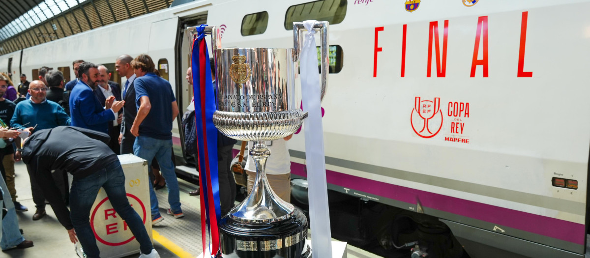 La Copa del Rey de fútbol ha llegado a Sevilla en AVE