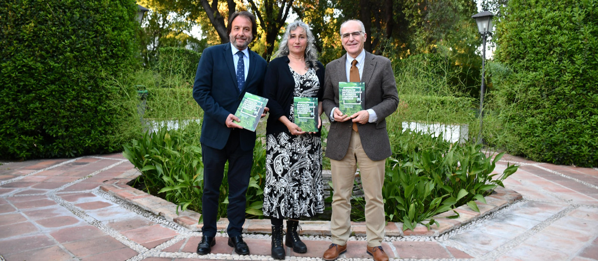 Presentación de la guía de naturalización de fuentes por el Imgema y la Cátedra Emacsa