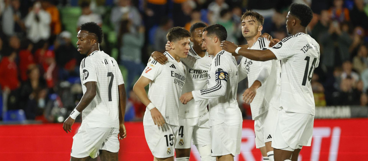 Arda Güler celebra con sus compañeros el gol de la victoria ante el Getafe