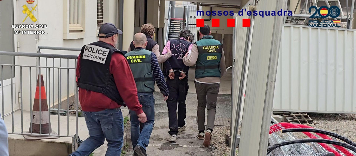 El yihadista detenido
REMITIDA / HANDOUT por GUARDIA CIVIL
Fotografía remitida a medios de comunicación exclusivamente para ilustrar la noticia a la que hace referencia la imagen, y citando la procedencia de la imagen en la firma
26/3/2025
