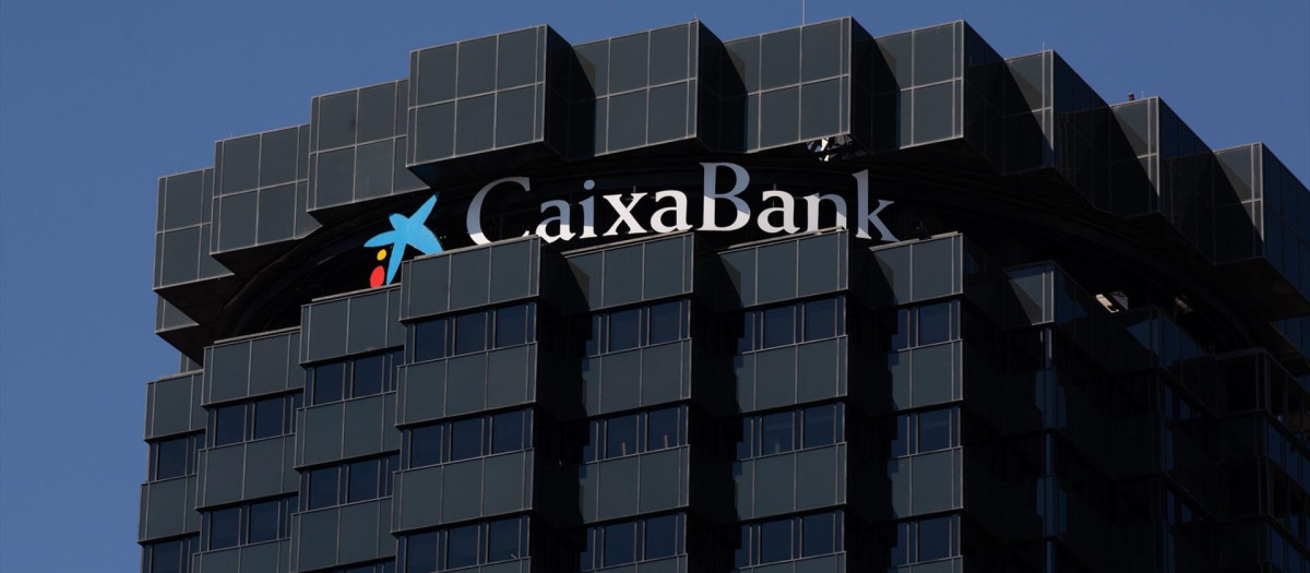 Fachada de la sede de CaixaBank en la Avenida Diagonal de Barcelona.