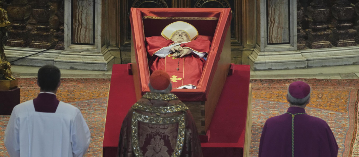El cuerpo del Papa Francisco en la Plaza de San Pedro
