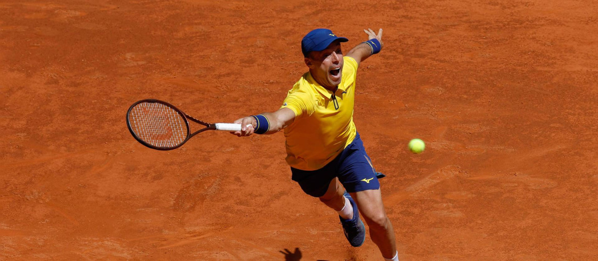 Roberto Bautista devuelve una bola ante el alemán Alexander Zverev