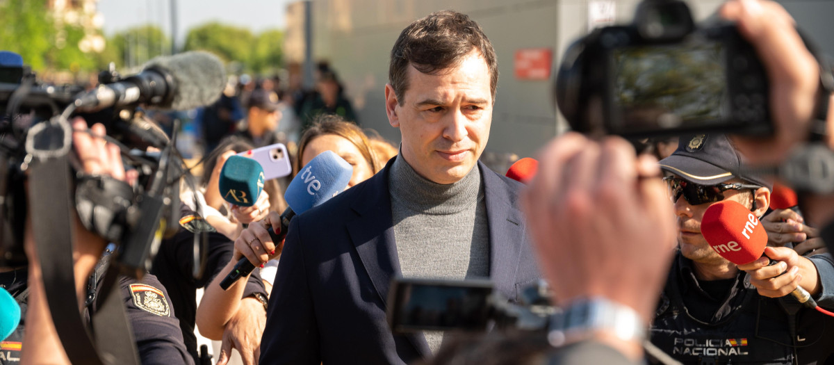 David Sánchez, hermano de Pedro Sánchez, saliendo de los Juzgados de Badajoz la semana pasada