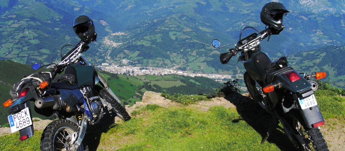 Motos del Servicio de Protección de la Naturaleza de la Guardia Civil en España