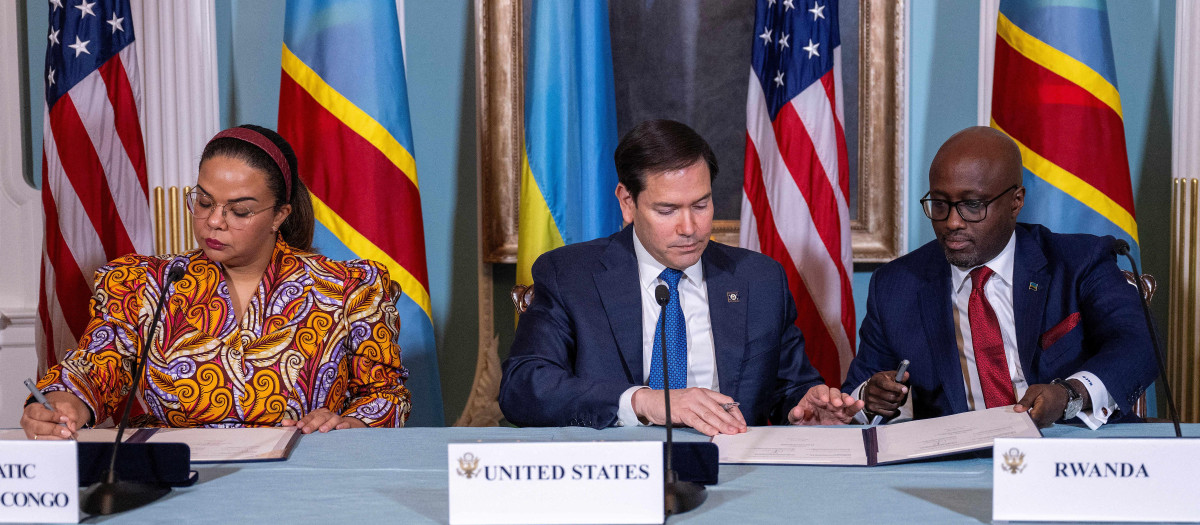 Momento de la firma del acuerdo para iniciar negociaciones de paz entre Ruanda y RD del Congo