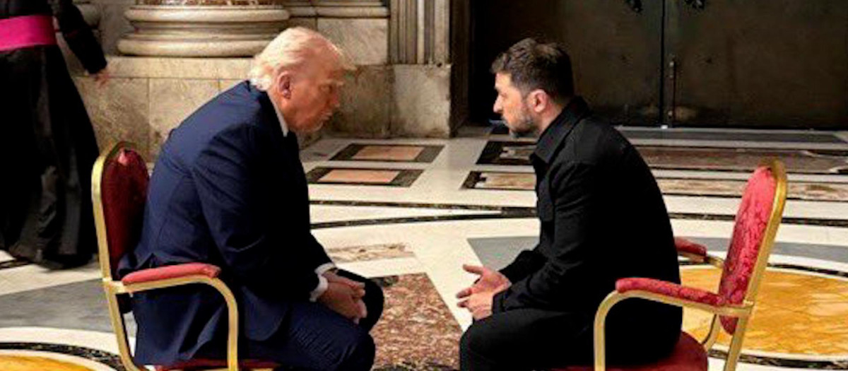 Trump y Zelenski mantienen una reunión en Roma antes del funeral del Papa