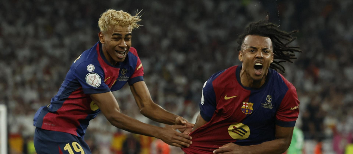 Jules Koundé celebra el tercer gol del Barcelona