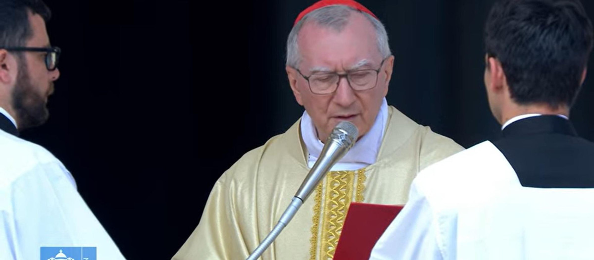 El cardenal Pietro Parolin durante la segunda Misa Novendial